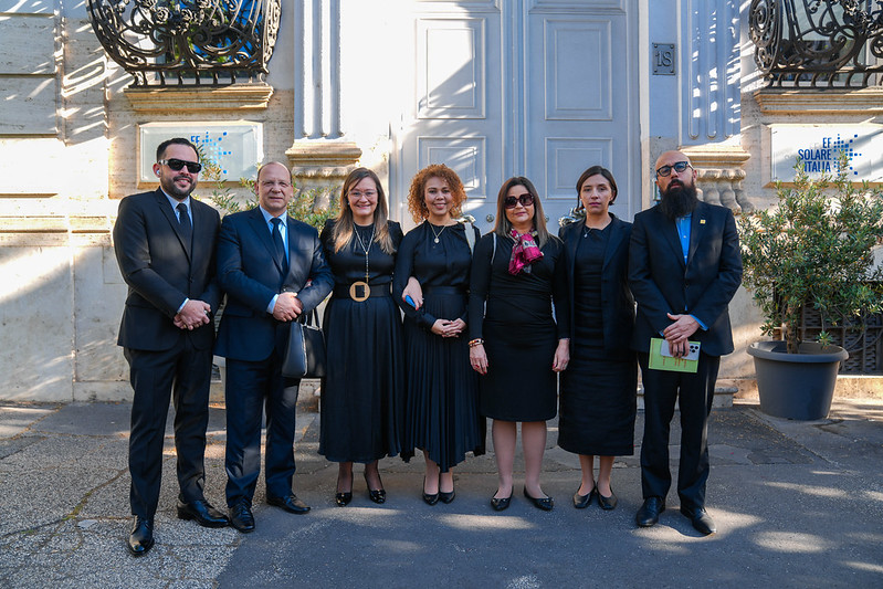 La delegación que acompañó al presidente en Roma durante la Ceremonia de Entronización del Pontificado del Papa León XIV. Foto: Juan Cano.