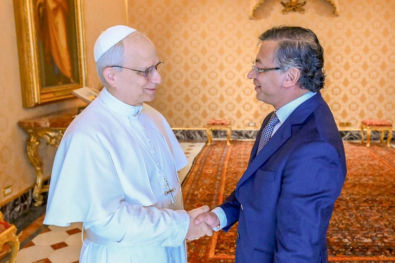 Petro durante su encuentro con el papa León XIV en la Ciudad del Vaticano. Foto: Prensa Vaticano.