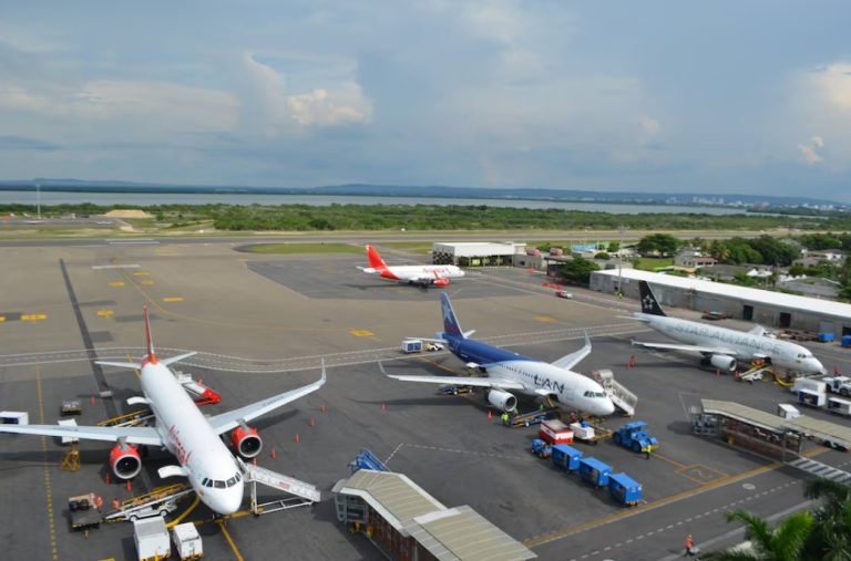 Entre las obras de la terminal aérea también se contempla la ampliación de la zona de parqueaderos - crédito Aeropuerto Rafael Núñez de Cartagena
