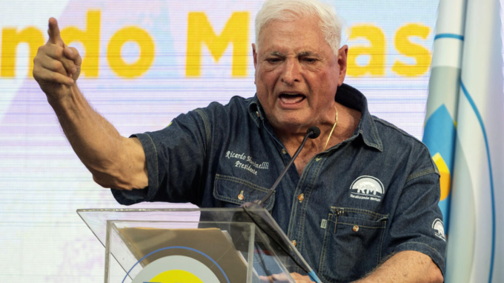 Colombia concede asilo político al expresidente panameño Ricardo Martinelli, condenado por corrupción, tras salir de embajada nicaragüense en Panamá.