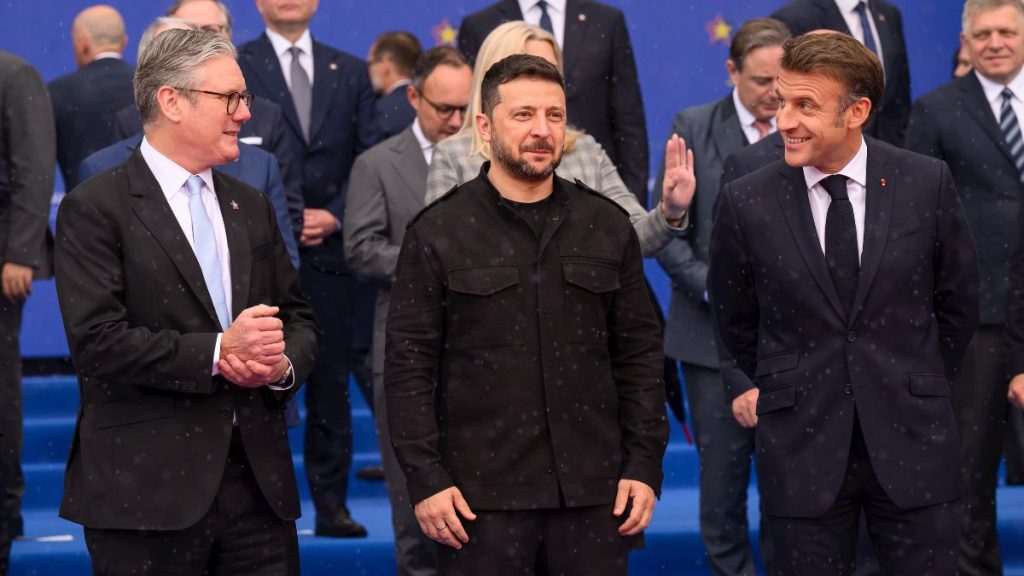 Zelenski, Starmer y Macron en una reunión internacional. Foto por EP.